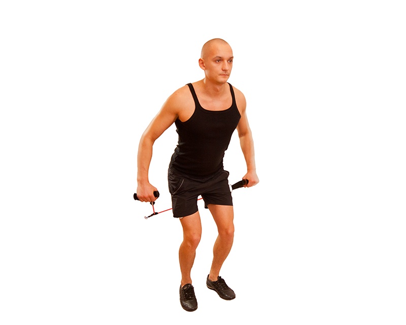 Упражнения с эспандером для похудения плеч